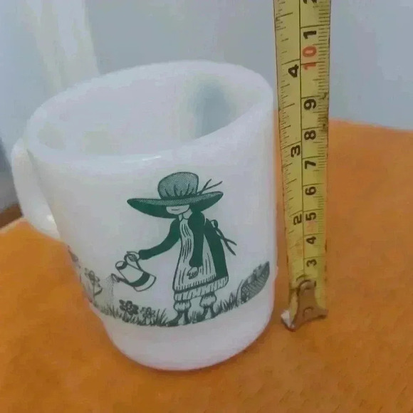 Vintage Termocrisa Green Holly Hobbie watering flowers  Coffee Milk Glass Mug - Picture 4 of 7